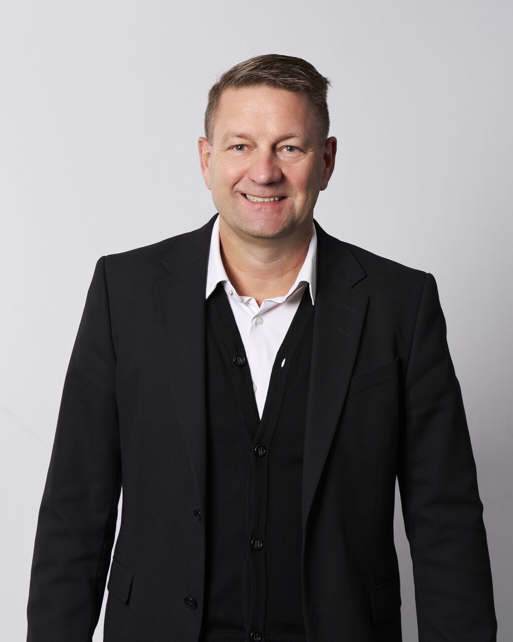 Dan, direktør, portræt i professionelt business-look